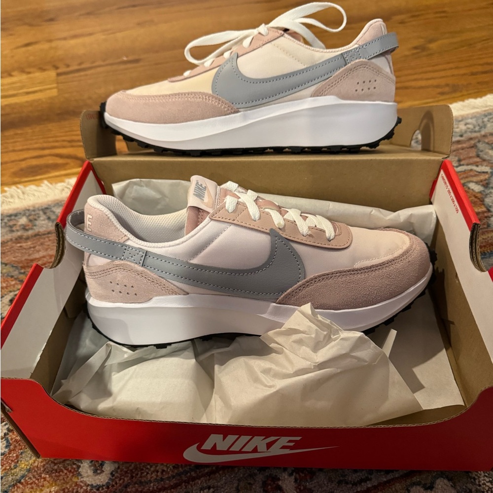Nike Women's waffle debut